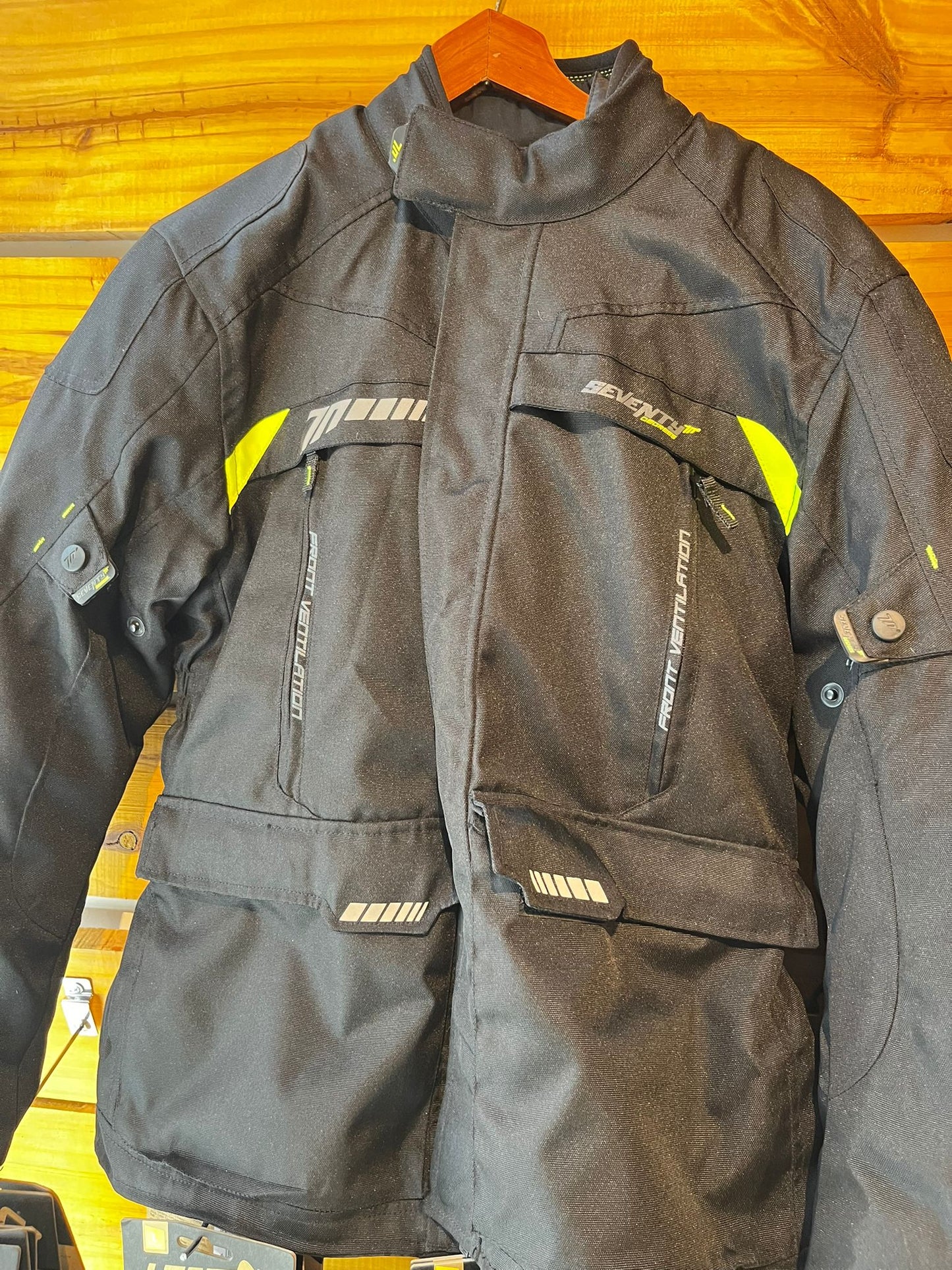 Campera Seventhy 4 estaciones talle M