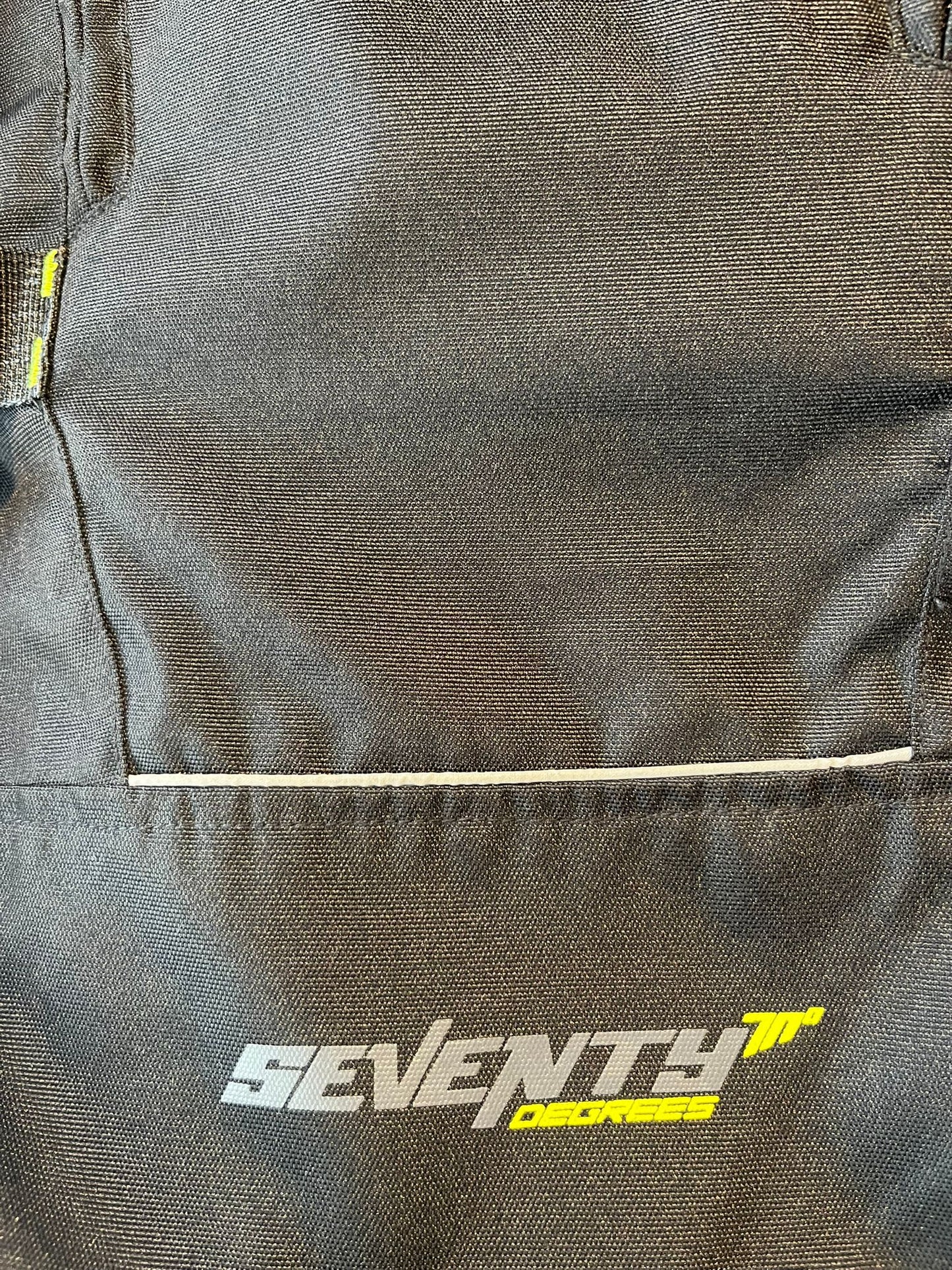 Campera Seventhy 4 estaciones talle M
