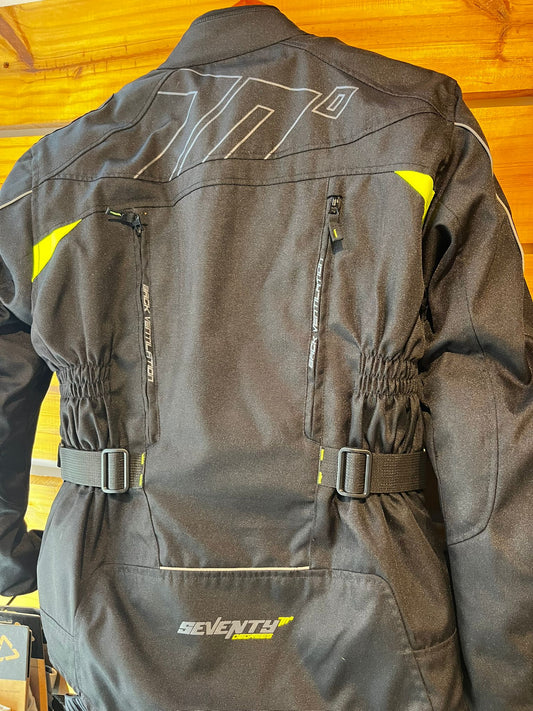 Campera Seventhy 4 estaciones talle M