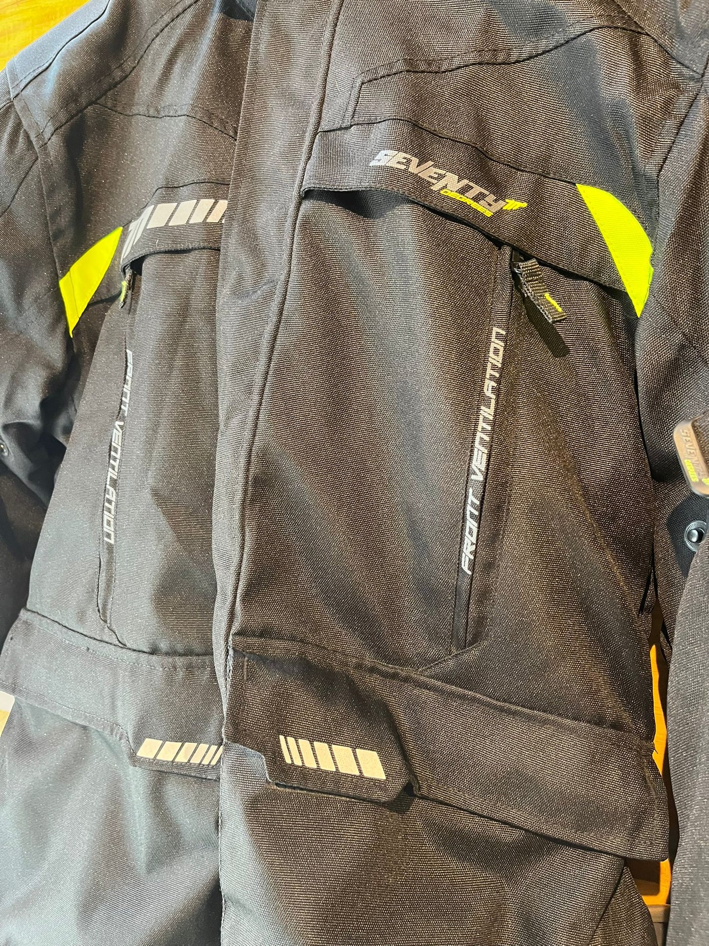 Campera Seventhy 4 estaciones talle M